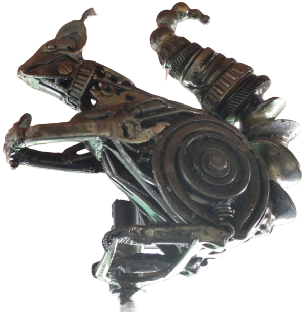 Sculpture d'écureuil en métal recyclé