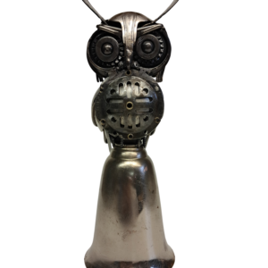 Sculpture de hibou en métal recyclé