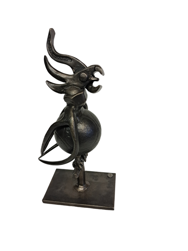 Sculpture de perroquet en métal recyclé