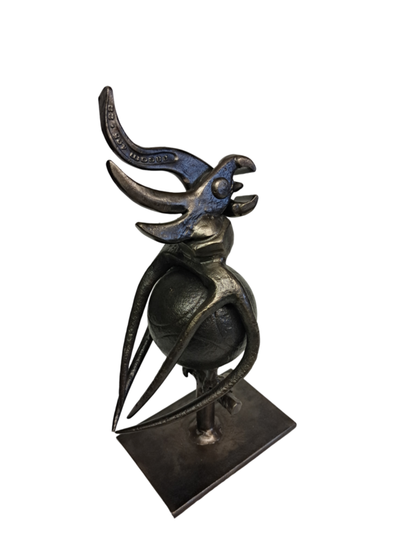 Sculpture de perroquet en métal recyclé