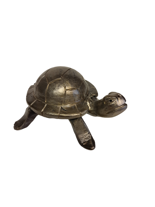 Sculpture de tortue en métal recyclé