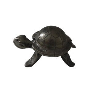 Sculpture de tortue en métal recyclé